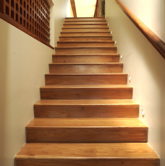 Comintecc-EscalaMadera-TipaCastana.jpg Comintecc-EscalaMadera-TipaCastana.jpg